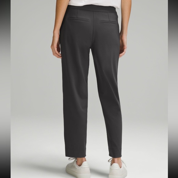 Tapered-Leg Mid-Rise 7/8 Pant *Luxtreme - Picture 3 of 11